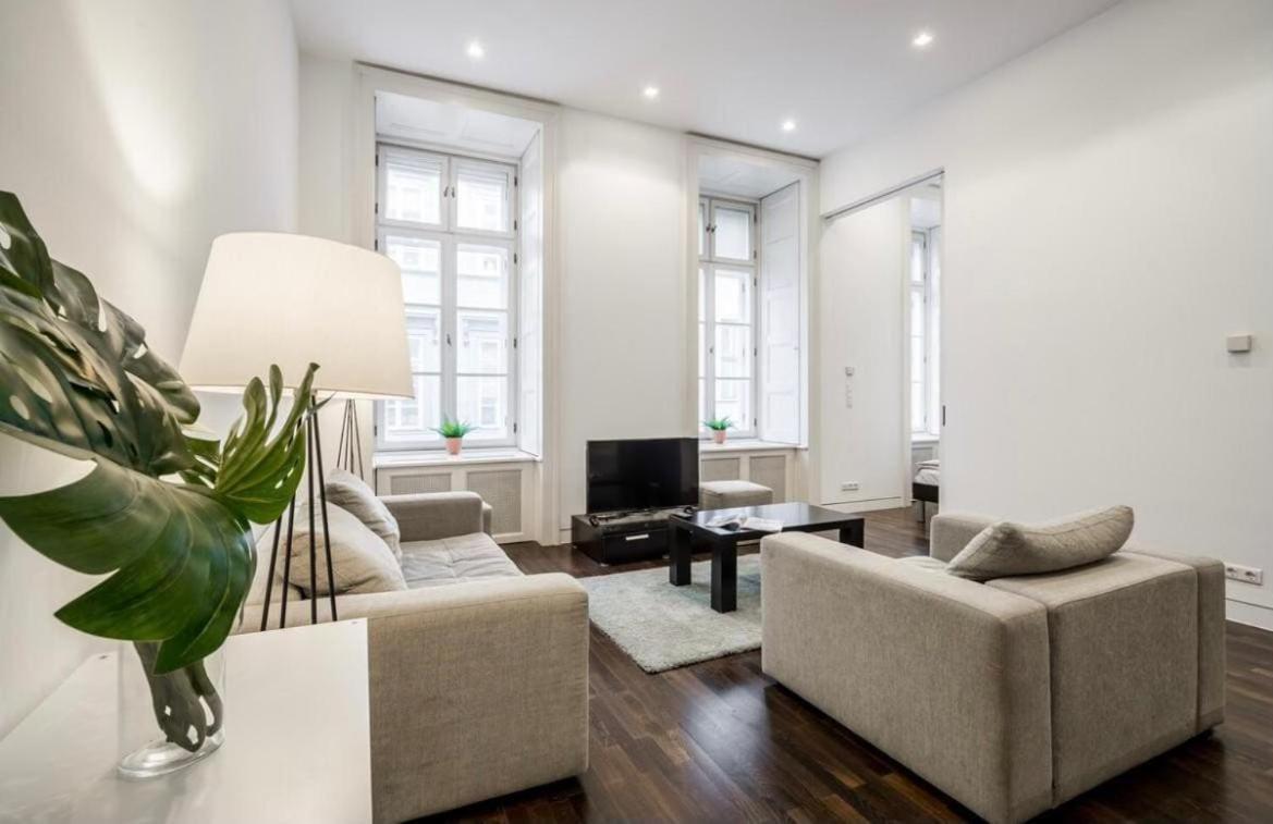 Apartment 4 Bro For Secret *